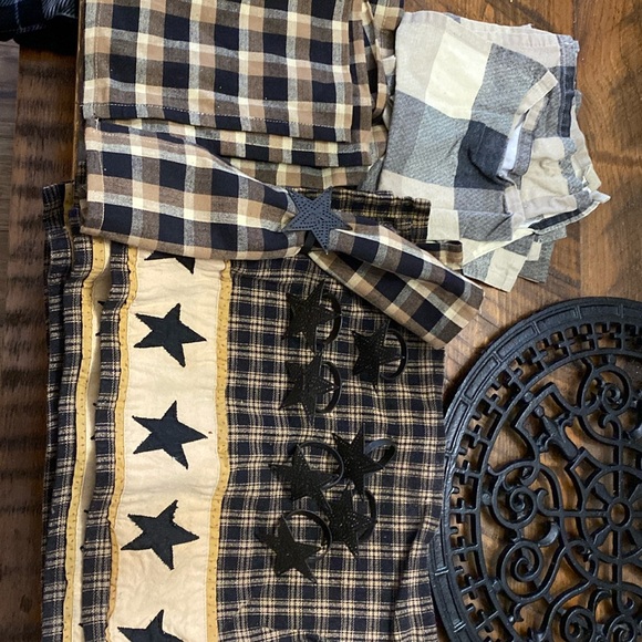 Napkins and placemats - Picture 1 of 3